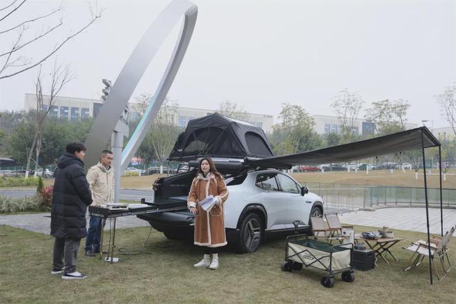 法！看“第三辆车”如何“抵三辆车”龙8国际头号玩家伙伴E起聊升级新享(图2)